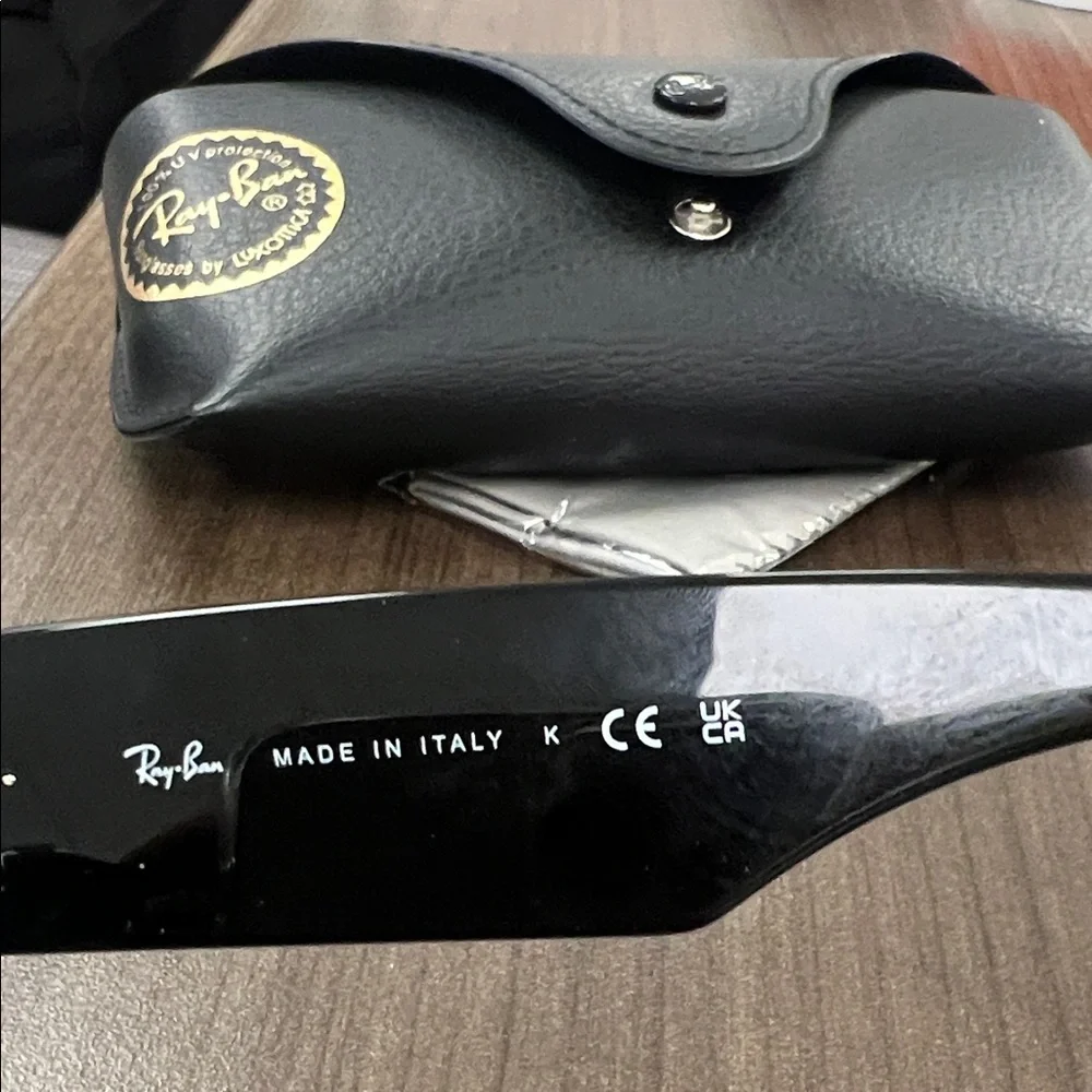 Ray-Ban Black Gloss Wayfarer Sunglasses - Picture 3 of 4
